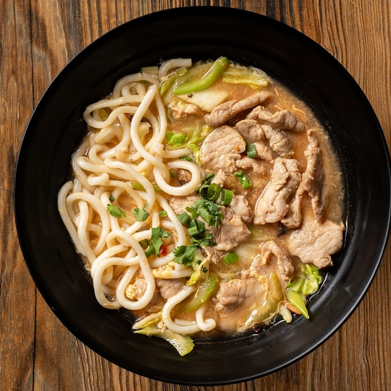 Delicious Thai Cuisine: Noodles, Curry, Spring Rolls